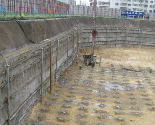 青岛加固公司为某大型广场进行基坑加固